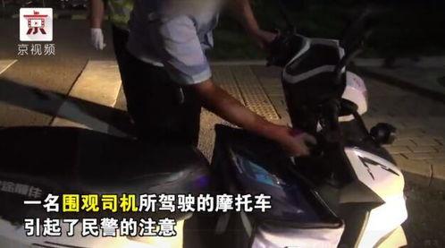 吃瓜群众被警察误伤,警方执法中的意外一幕